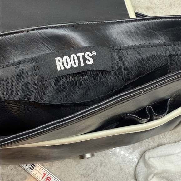 Roots Black and Cream Shoulder Bag - Picture 7 of 10
